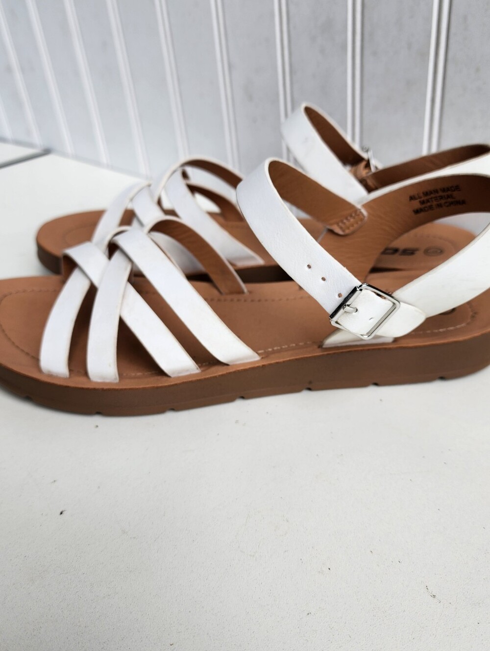 Soda Women’s Sandals White Tan Lighweight Strappy Shoes Buckle Sz 9
